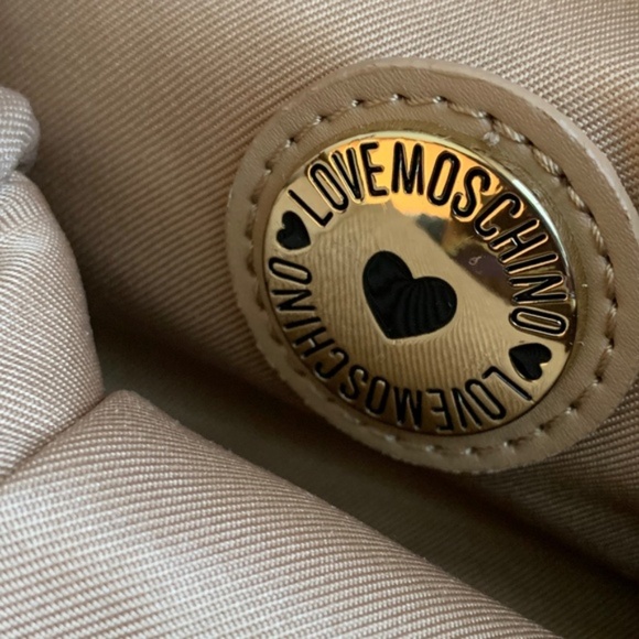 LOVE MOSCHINO Small Oval-Shaped Quilted Bag - Picture 12 of 15